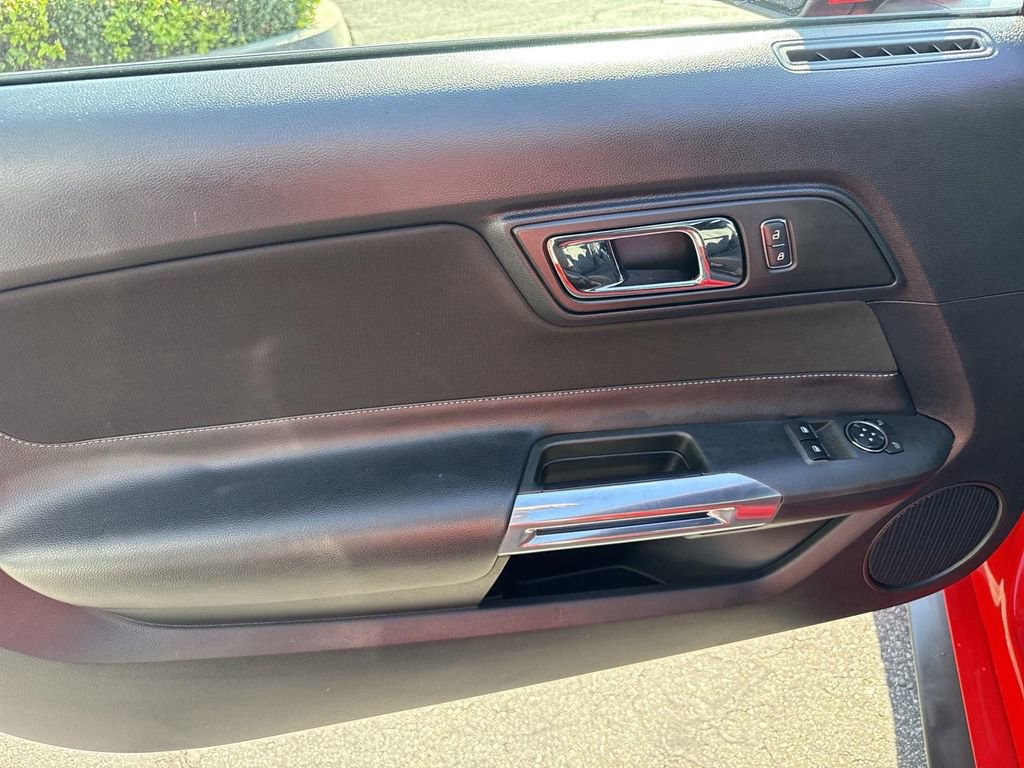 Used 2015 Ford Mustang Coupe image 17