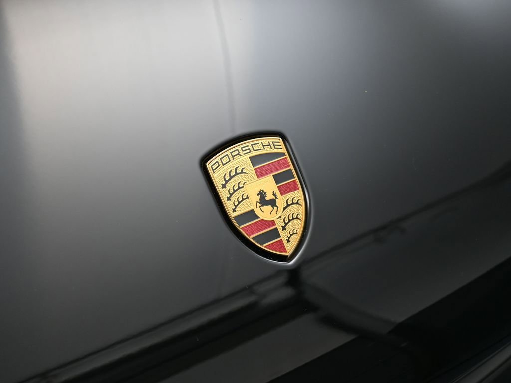 Used 2025 Porsche Macan AWD/4WD image 13
