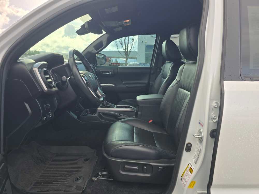 Used 2021 Toyota Tacoma Limited image 9