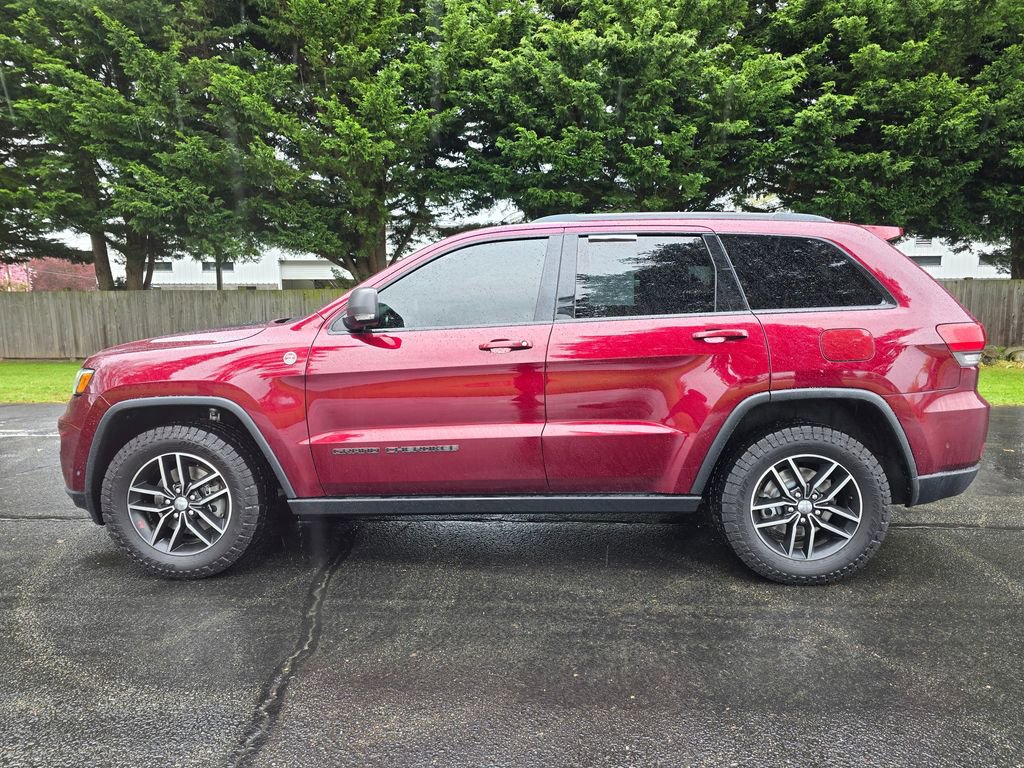 Used 2017 Jeep Grand Cherokee Trailhawk w/ Trailhawk Luxury Group AWD/4WD image 3