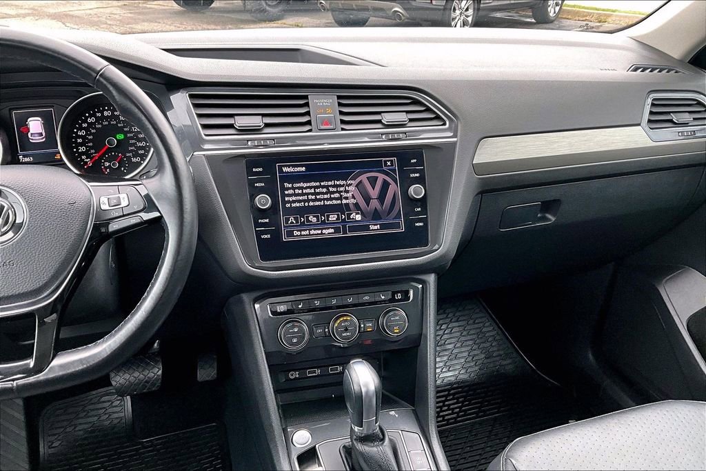 Used 2018 Volkswagen Tiguan SEL AWD/4WD image 9