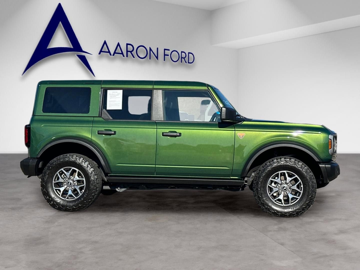 Used 2025 Ford Bronco Badlands image 7