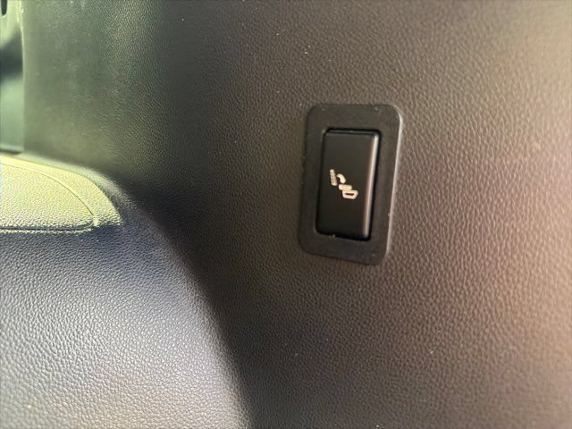 Used 2021 GMC Yukon XL AT4 w/ Technology Package AWD/4WD image 24