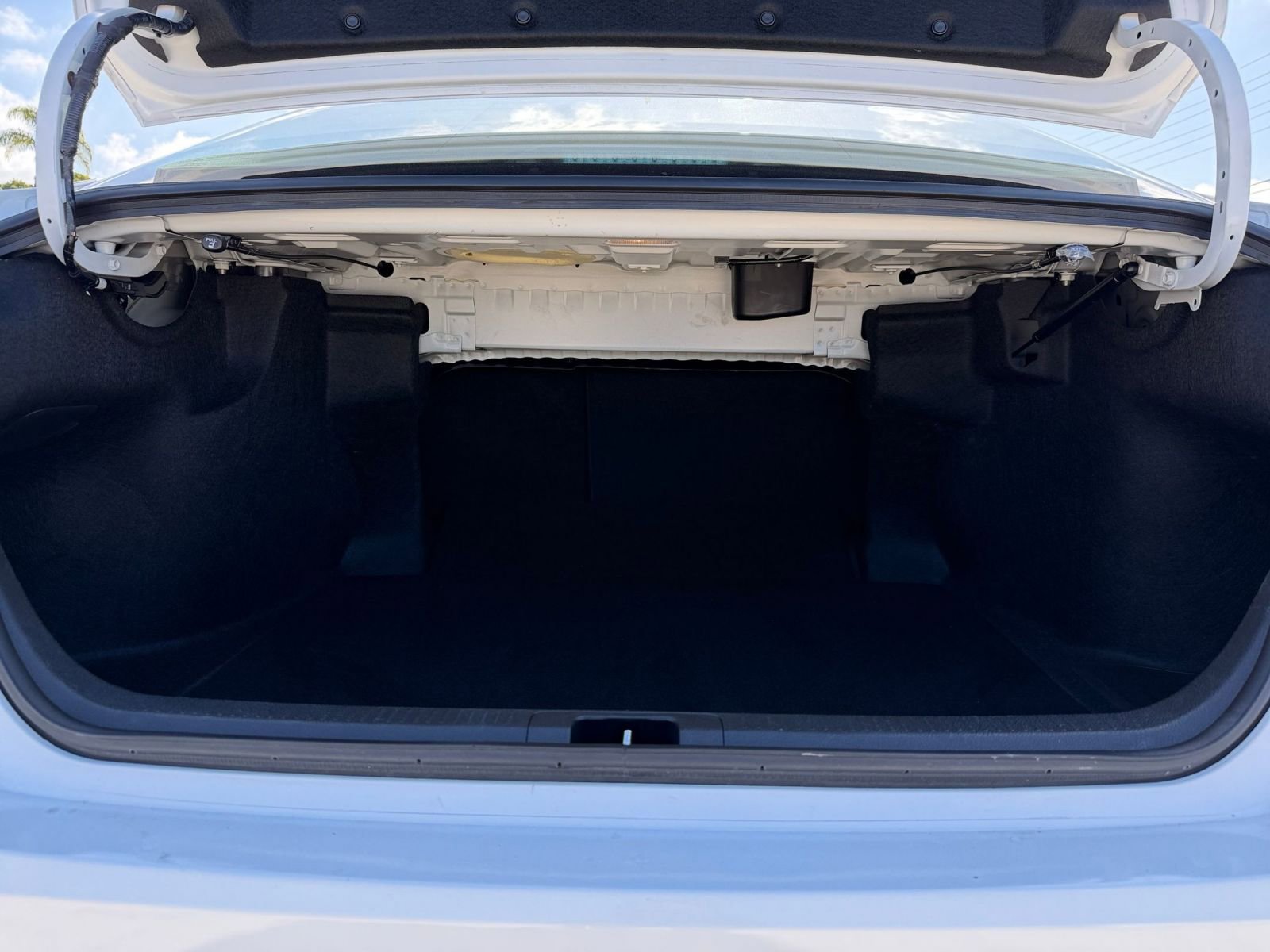 Used 2025 Toyota Camry LE image 30