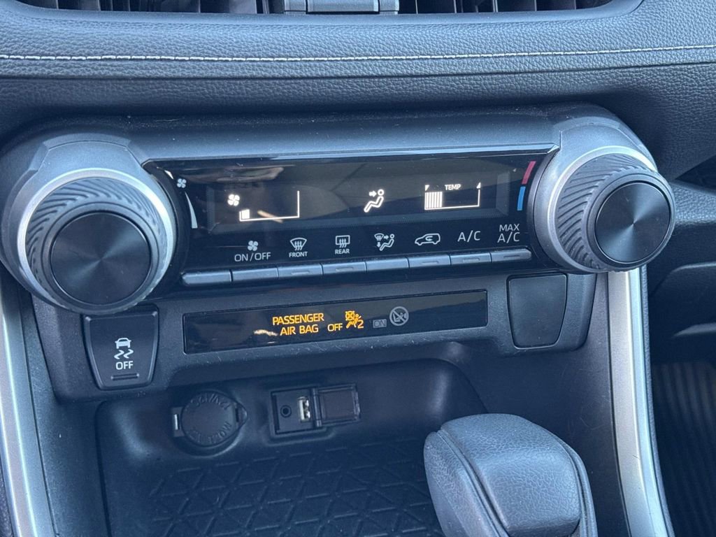 Used 2019 Toyota RAV4 LE image 22