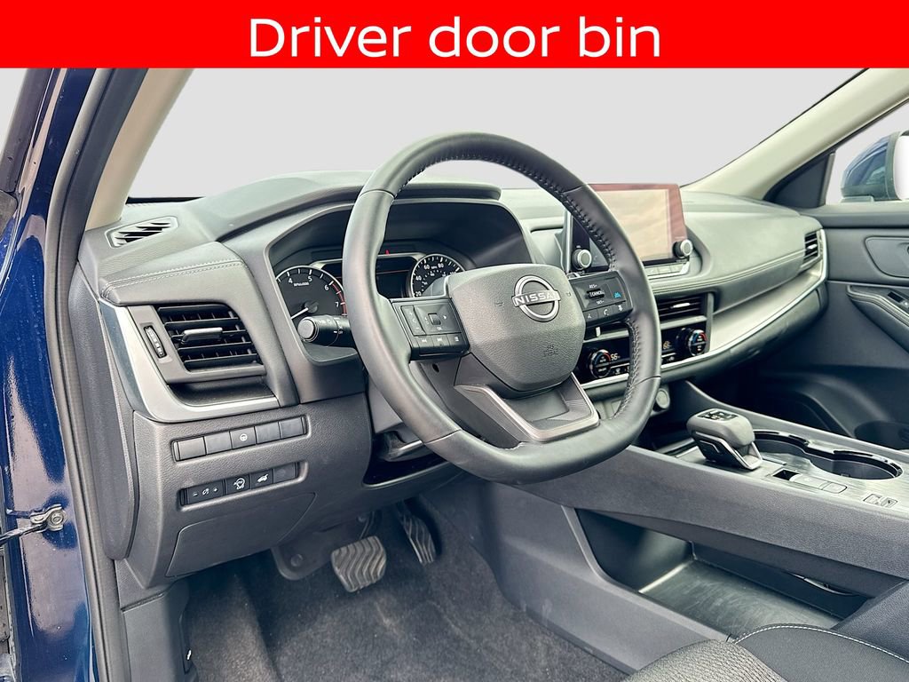 Used 2025 Nissan Rogue SV image 25