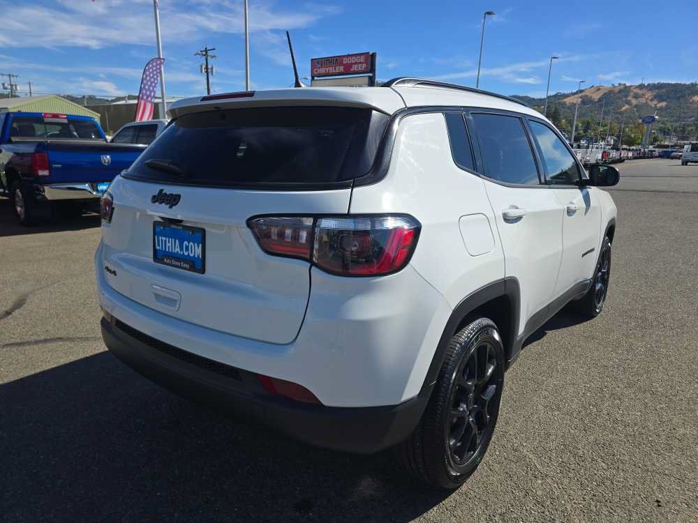 Used 2025 Jeep Compass Latitude w/ Altitude Special Edition AWD/4WD image 5