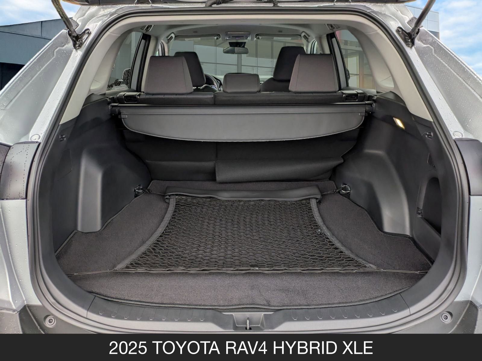 Used 2025 Toyota RAV4 XLE image 21