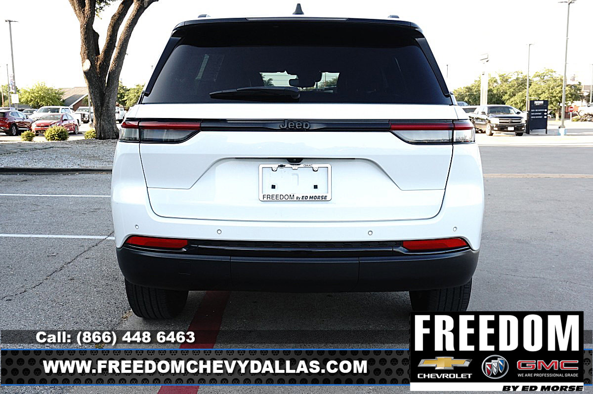 Used 2024 Jeep Grand Cherokee Altitude RWD image 36