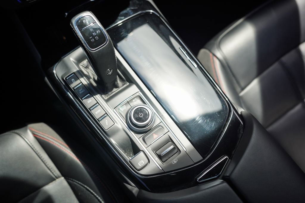 Used 2022 Maserati Levante GT AWD/4WD image 34