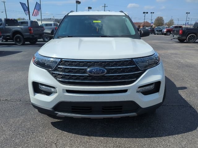 Used 2022 Ford Explorer XLT w/ Equipment Group 202A image 3