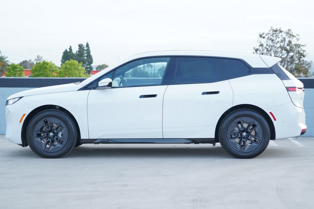 New 2026 BMW iX xDrive60 w/ Premium Package image 4