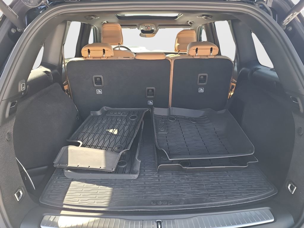 Used 2025 Jeep Grand Cherokee Summit image 19