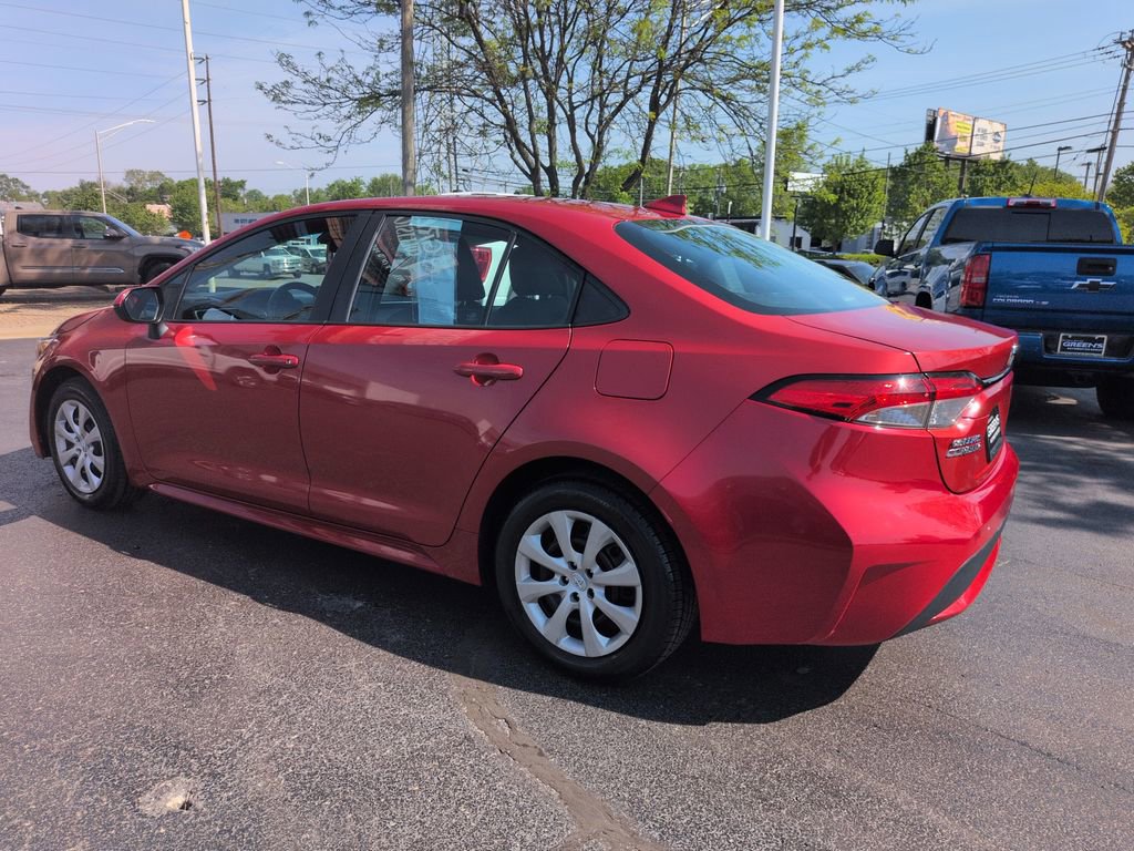 Used 2021 Toyota Corolla LE FWD image 3
