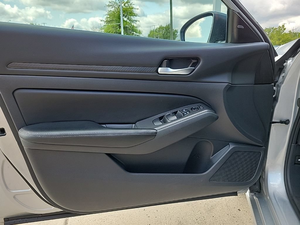 Used 2024 Nissan Altima 2.5 SV FWD image 26