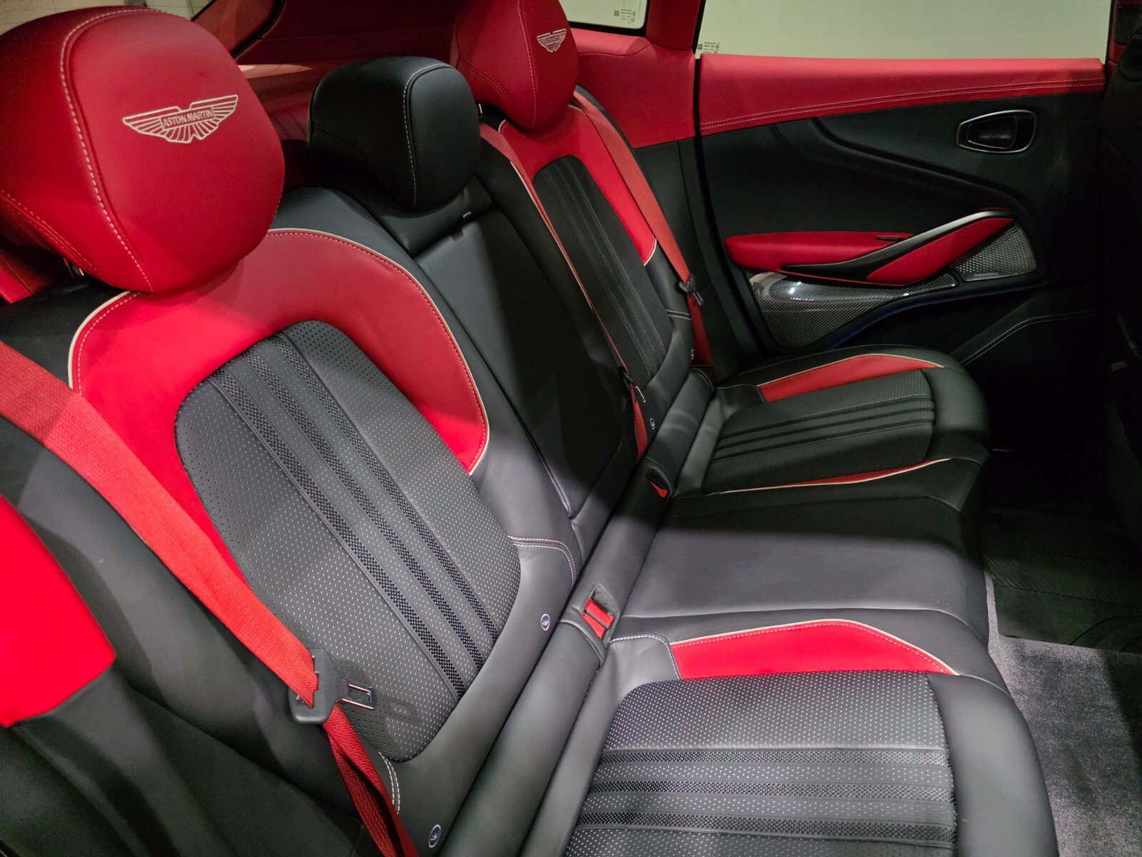 Used 2025 Aston Martin DBX 707 image 28