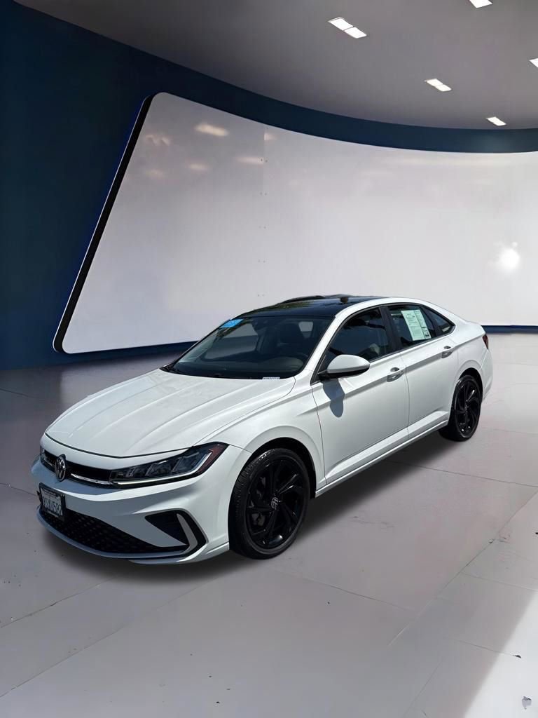 Used 2025 Volkswagen Jetta SE w/ Sunroof Package FWD image 5