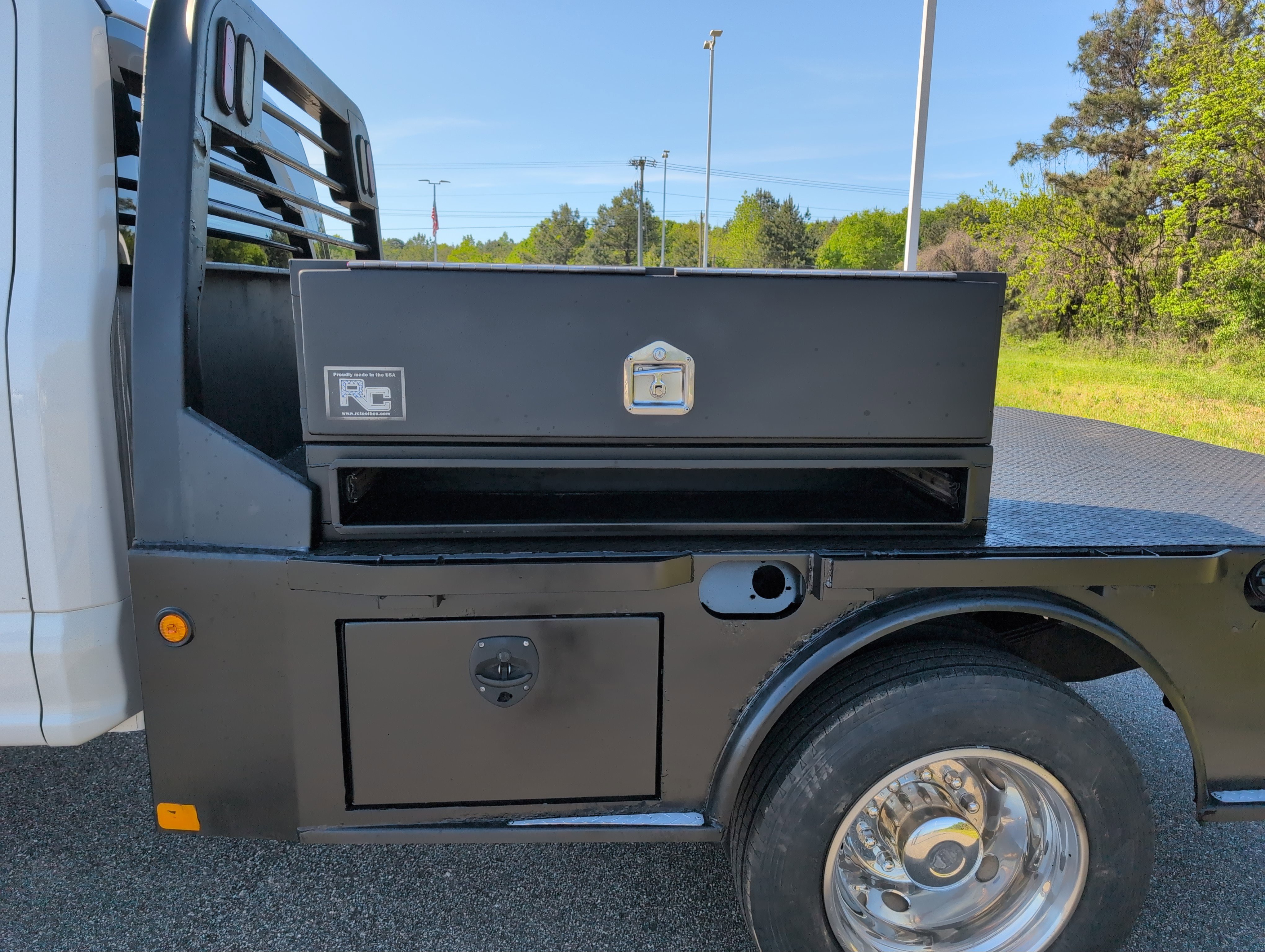 Used 2021 Ford F550 4x4 Crew Cab Super Duty w/ Power Equipment Group image 5