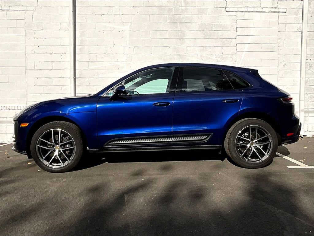 Used 2025 Porsche Macan image 2