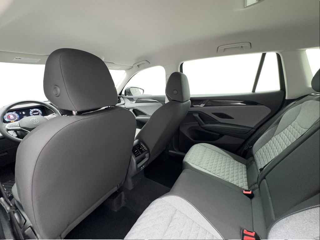 Used 2025 Volkswagen Tiguan S FWD image 23
