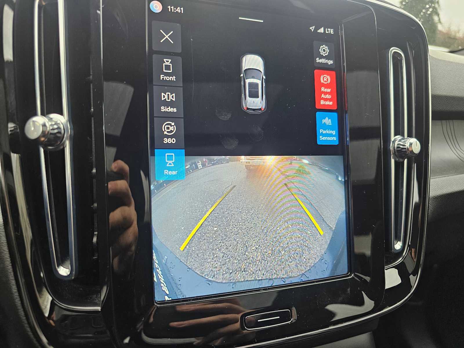 Certified 2023 Volvo XC40 Recharge Plus image 34