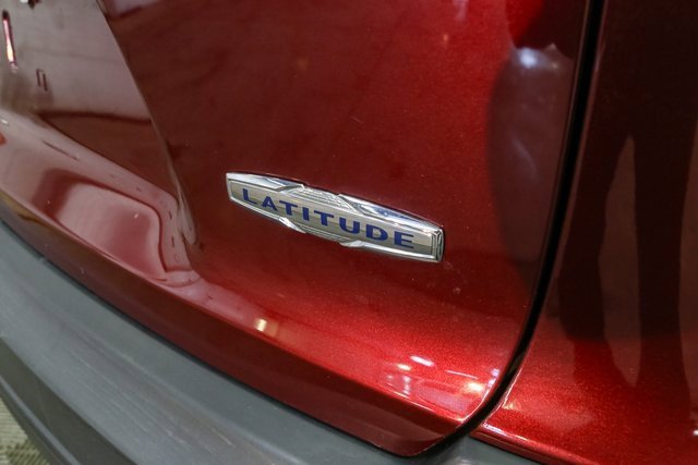 Used 2019 Jeep Cherokee Latitude w/ Cold Weather Group image 11