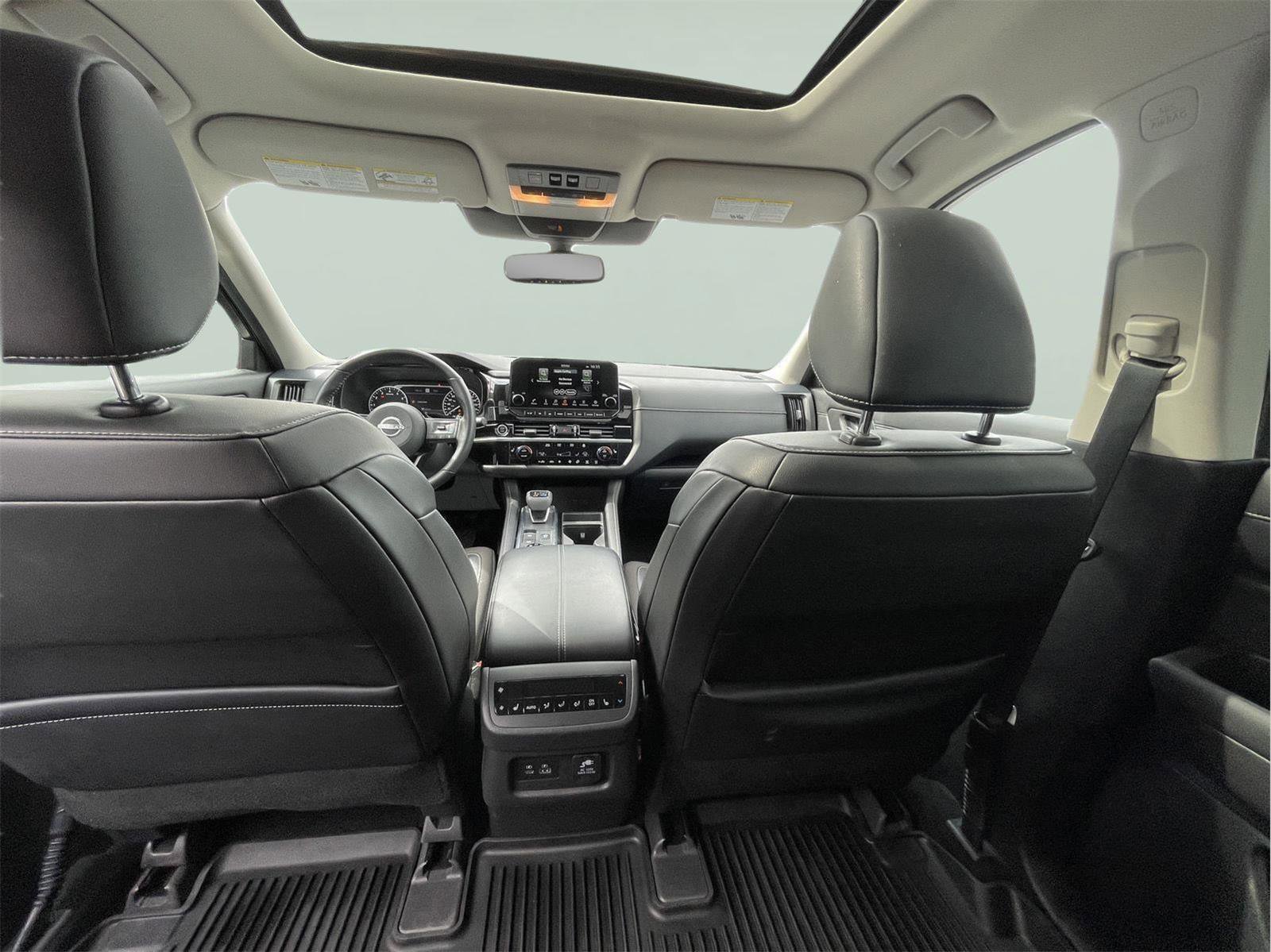 Used 2022 Nissan Pathfinder SL AWD/4WD image 18