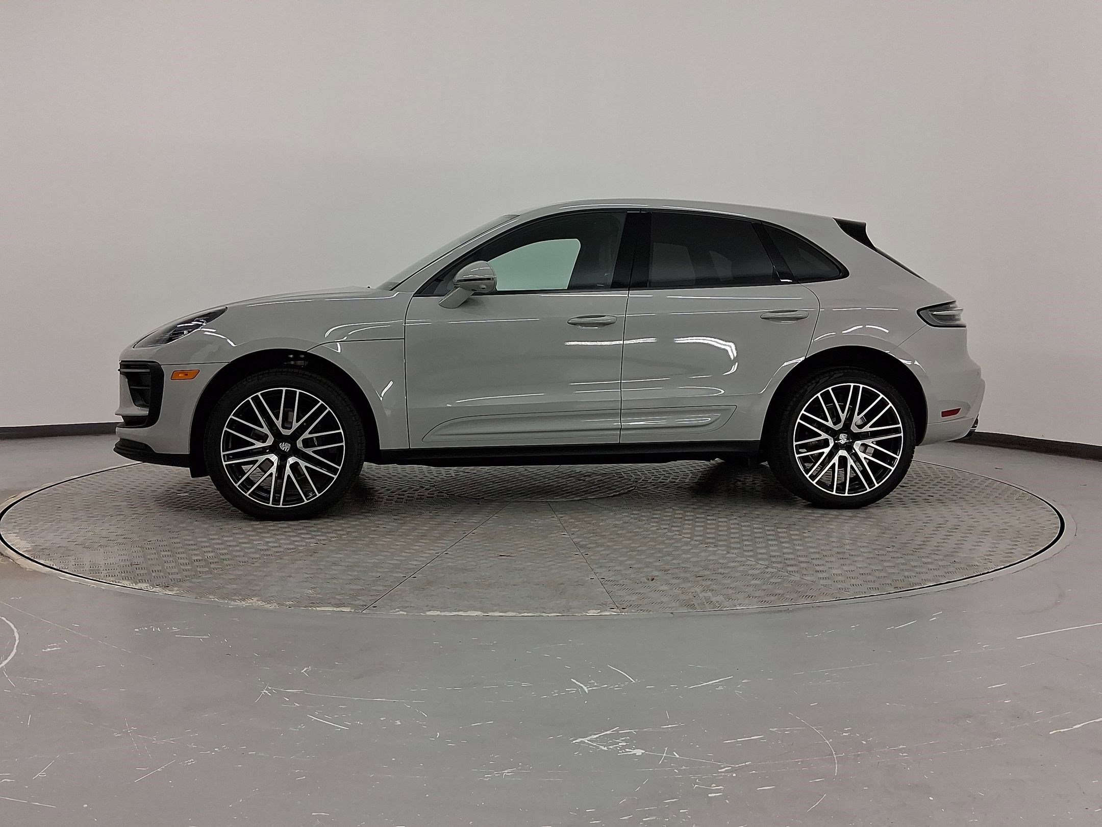 New 2026 Porsche Macan image 2