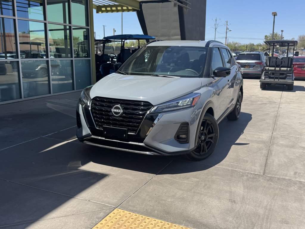 Used 2023 Nissan Kicks SR FWD image 2