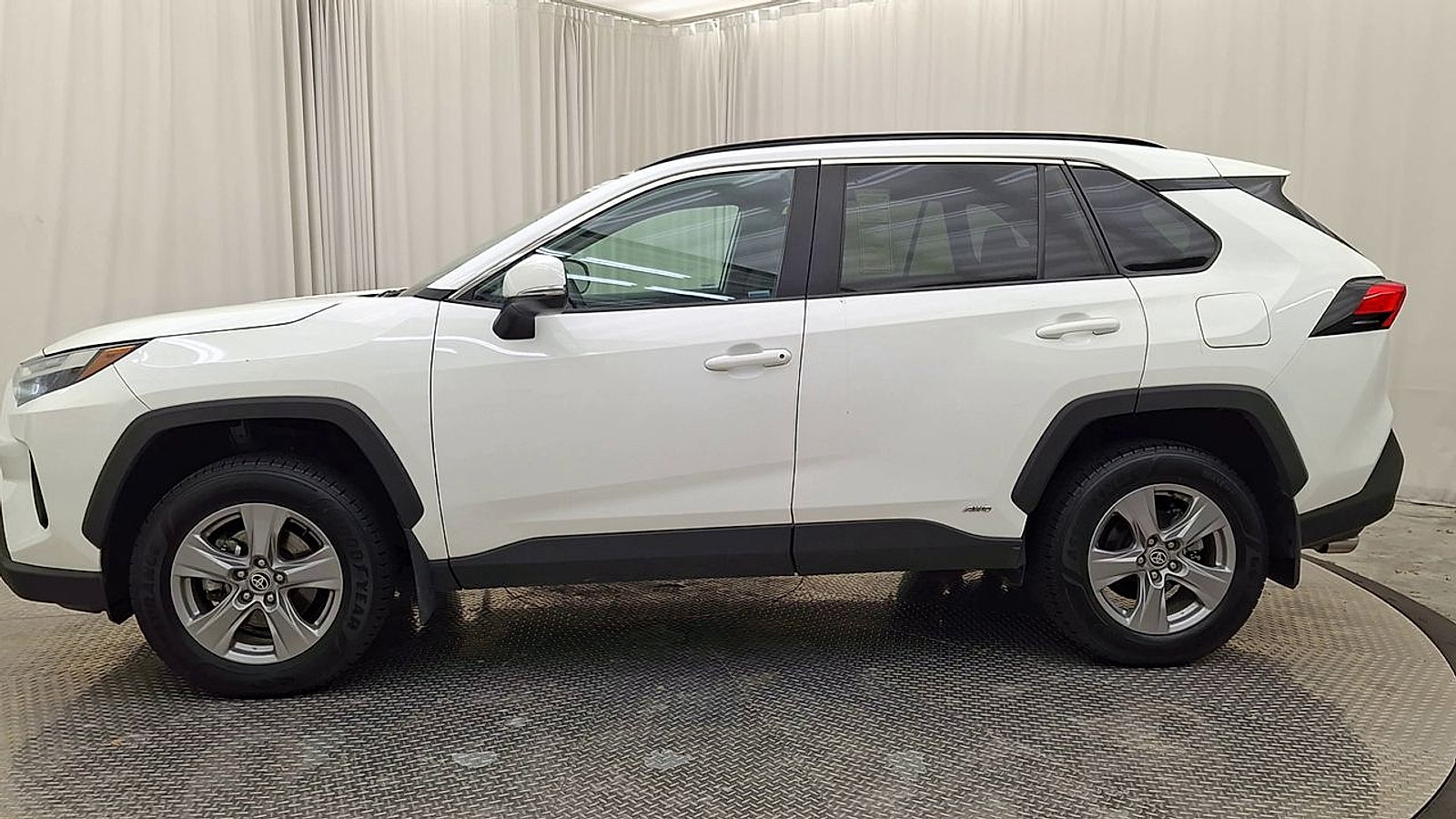 Certified 2022 Toyota RAV4 XLE w/ Convenience Package AWD/4WD image 12