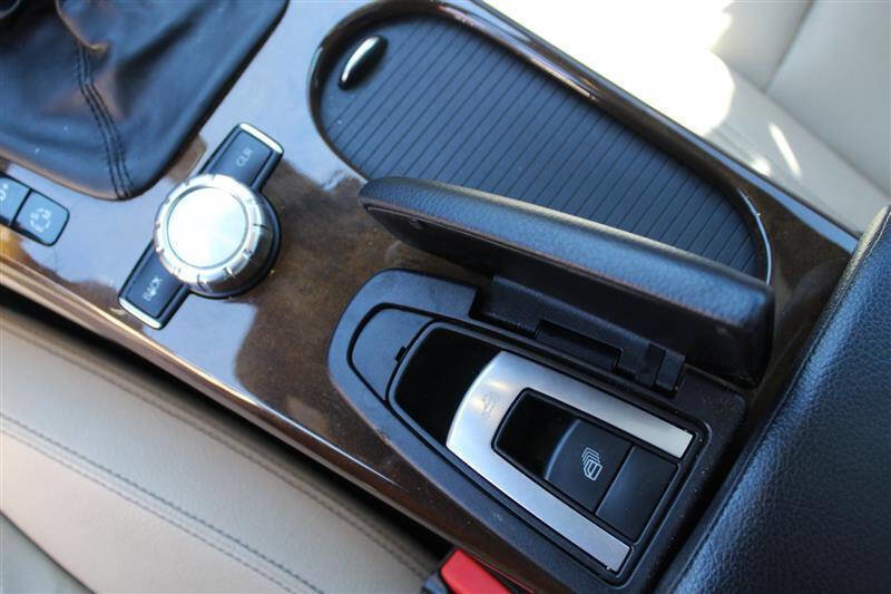 Used 2015 Mercedes-Benz SLK 250 w/ Premium Package image 33