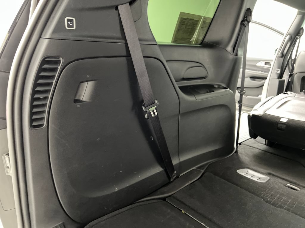 Used 2025 Chrysler Pacifica Select FWD image 44