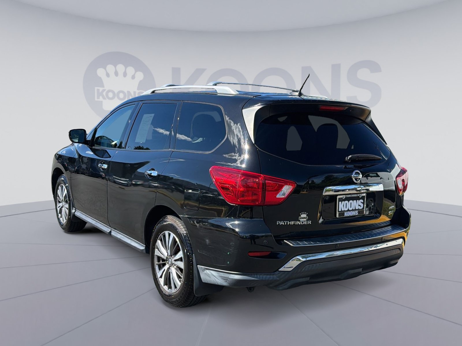 Used 2017 Nissan Pathfinder SV w/ SV Cold Weather Package AWD/4WD image 4