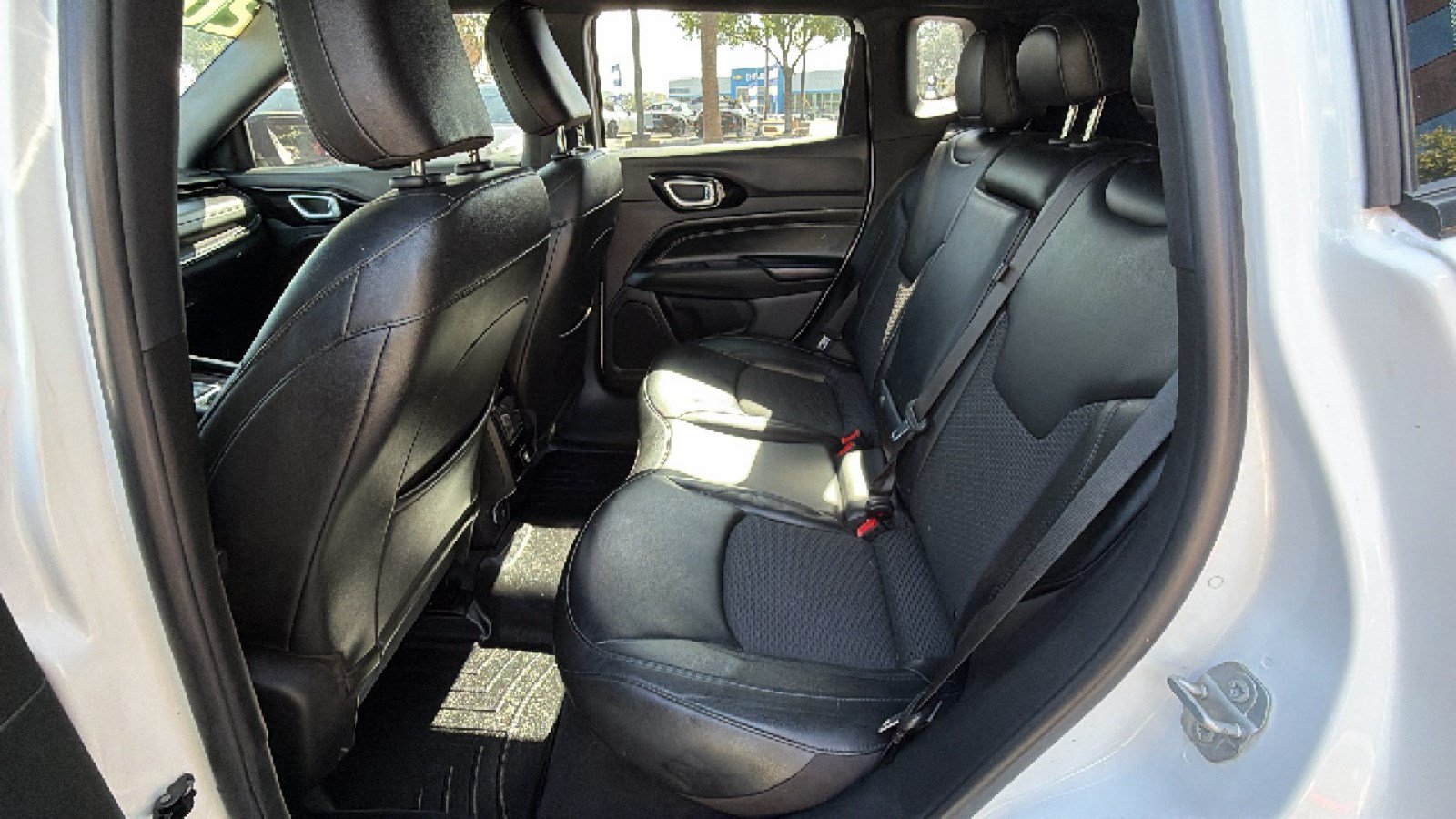 Used 2022 Jeep Compass Latitude FWD image 25