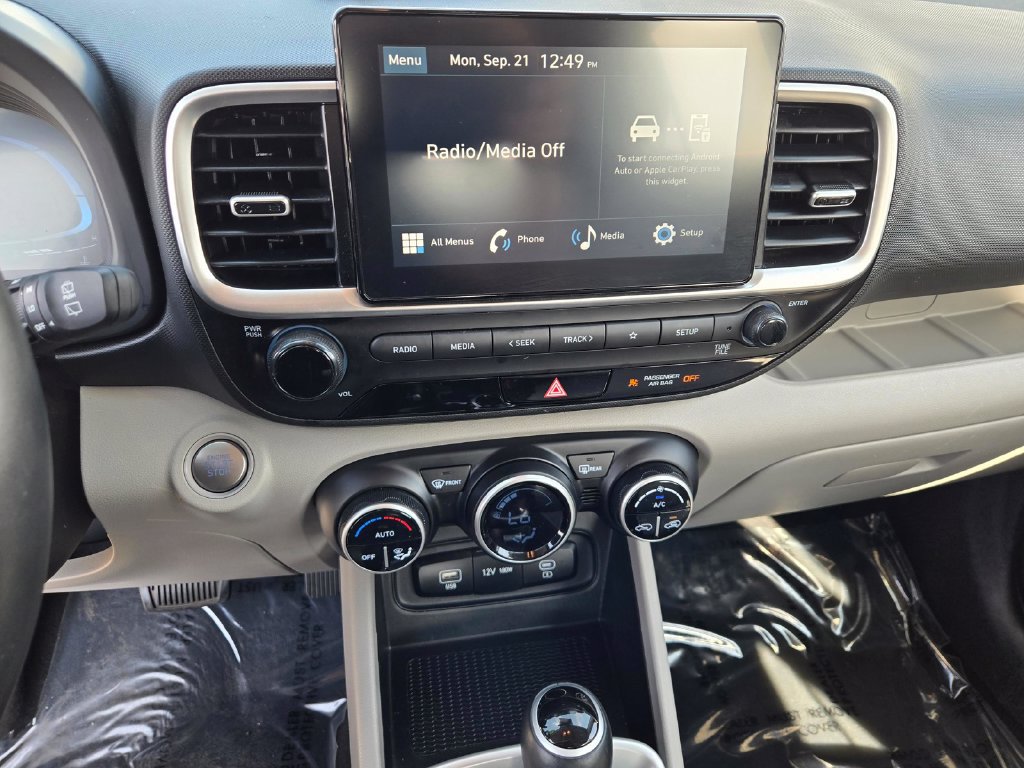 Used 2025 Hyundai Venue SEL FWD image 18