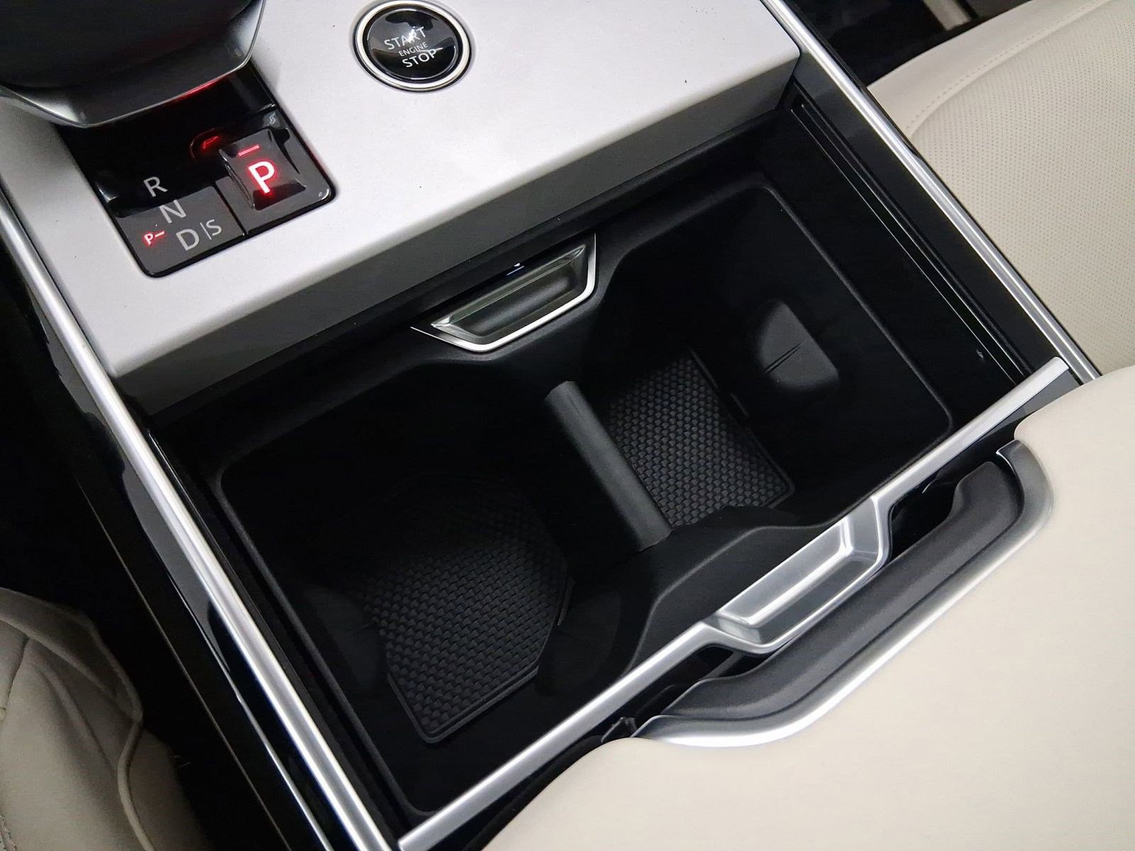 New 2026 Land Rover Range Rover SE image 27