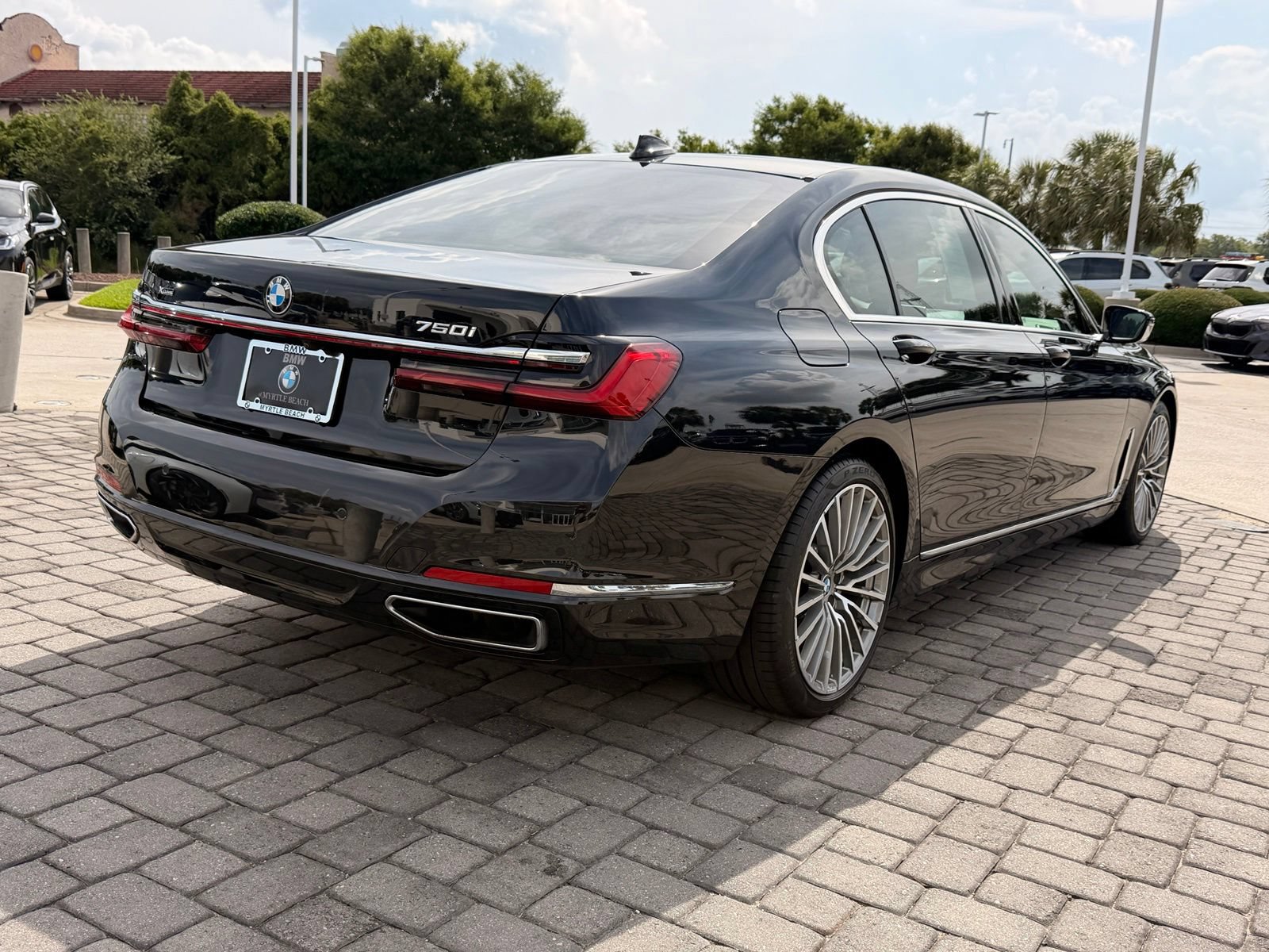 Used 2022 BMW 750i xDrive w/ Executive Package AWD/4WD image 9