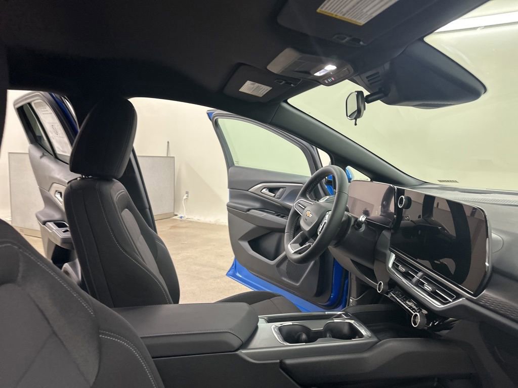 New 2026 Chevrolet Equinox EV LT image 17