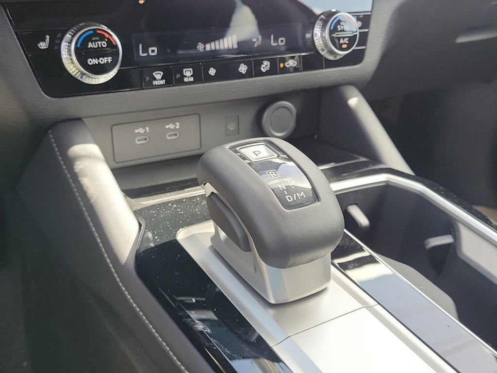 New 2025 Mitsubishi Outlander SE image 18