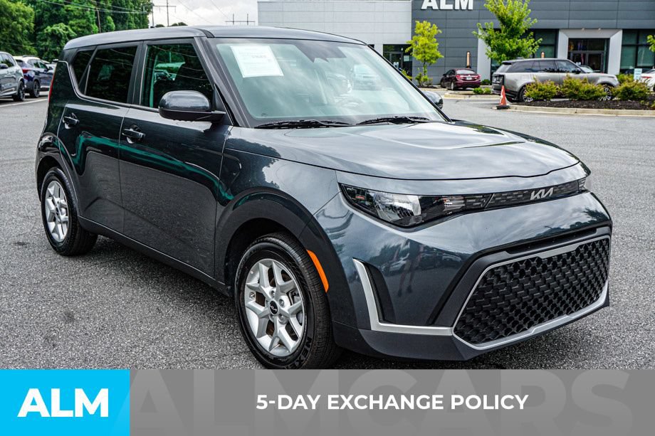 Used 2025 Kia Soul LX w/ LX Technology Package FWD image 3