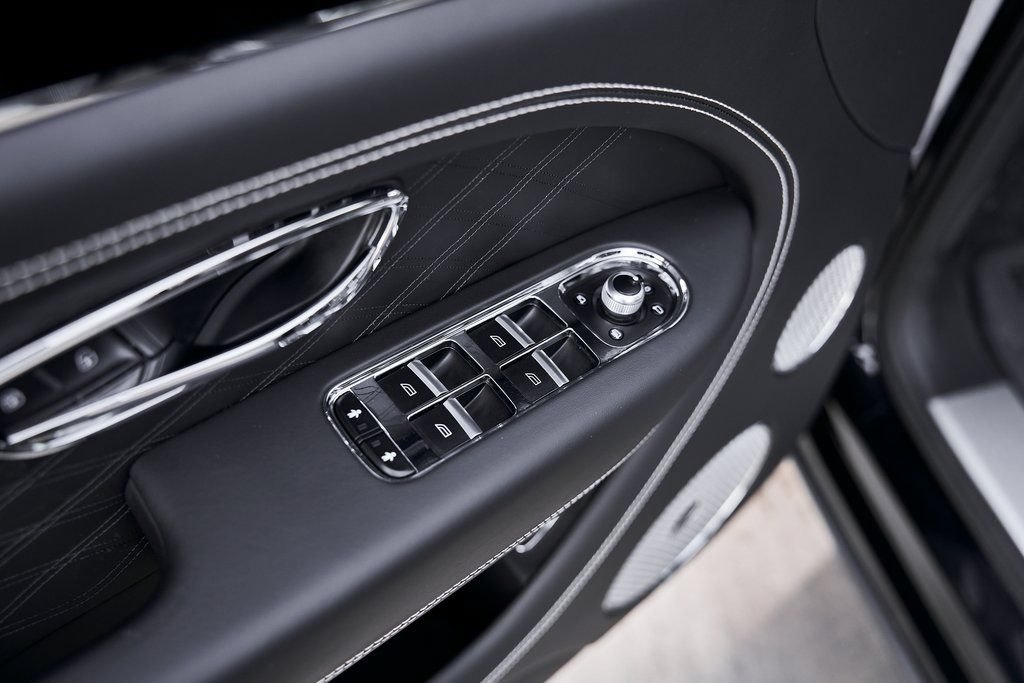 Used 2023 Bentley Bentayga Extended Wheelbase AWD/4WD image 32