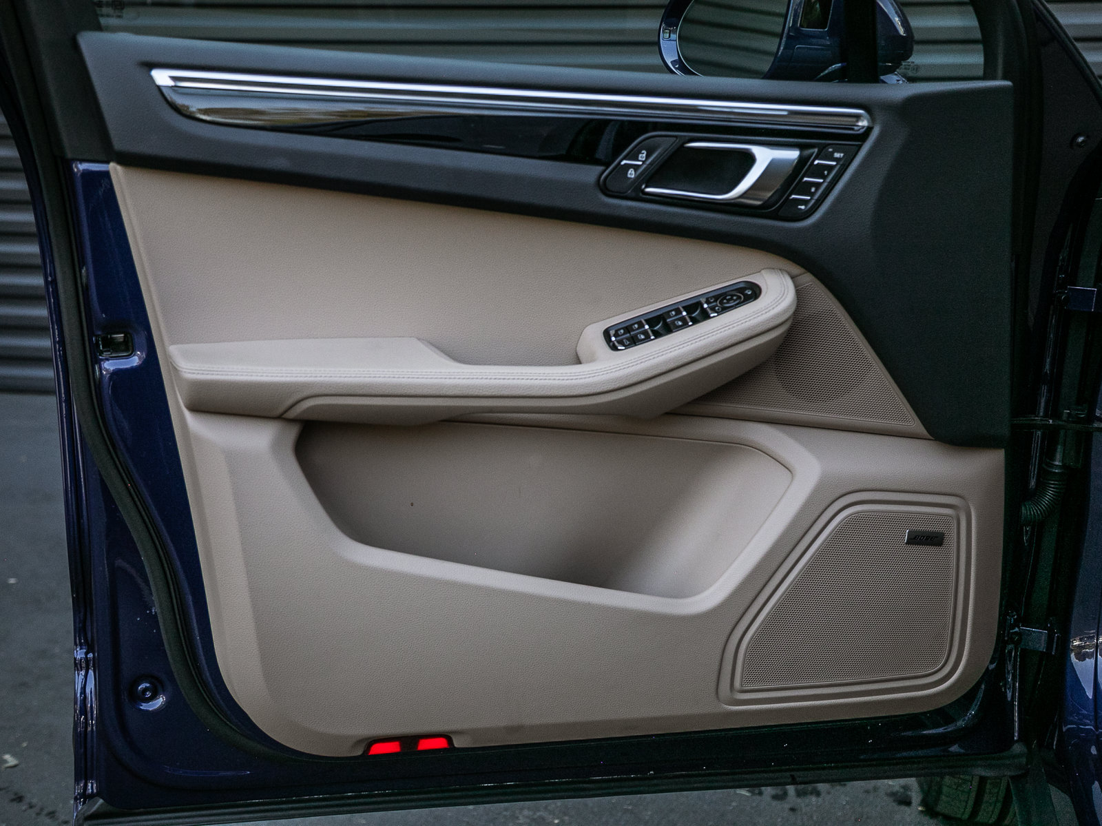 Certified 2026 Porsche Macan AWD/4WD image 17