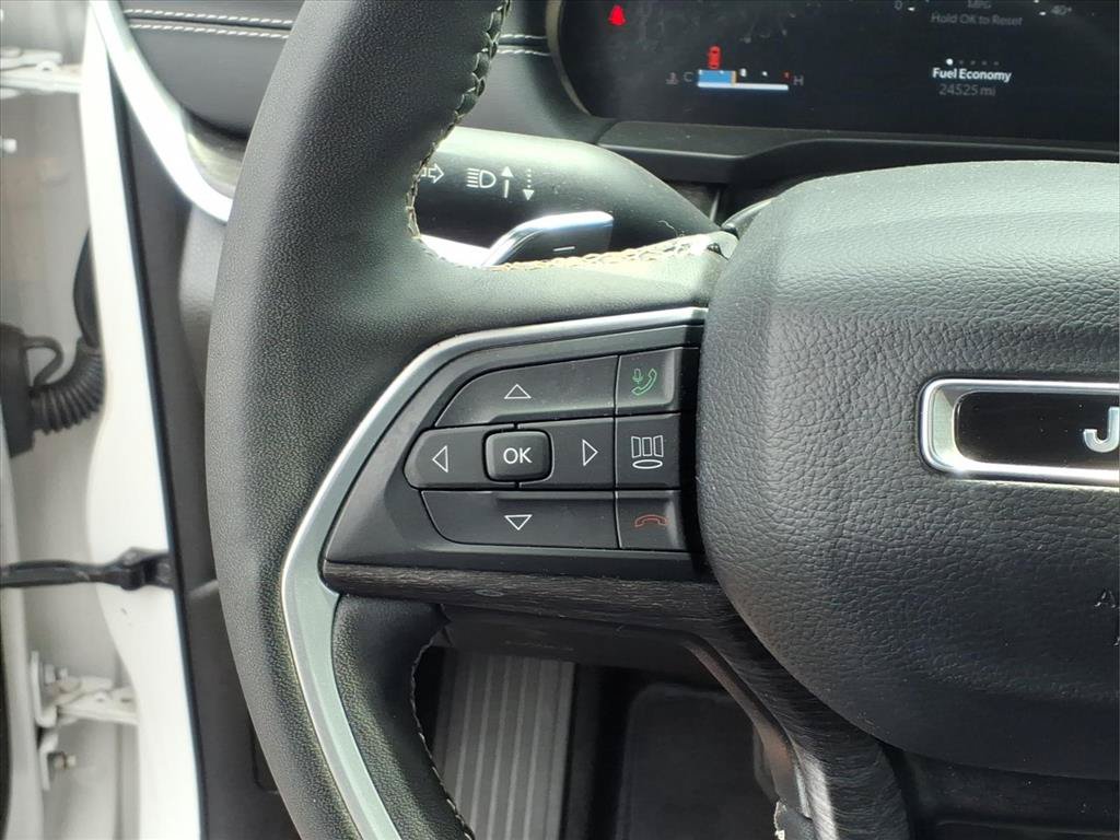 Used 2023 Jeep Grand Cherokee Limited w/ Black Appearance Package RWD image 11