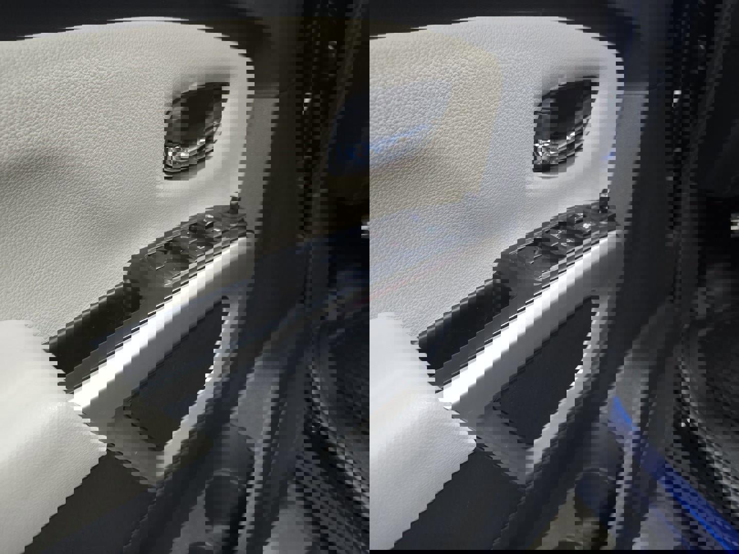 Used 2023 Nissan Titan SV w/ SV Convenience Package image 9