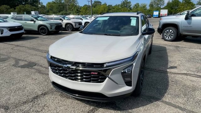 New 2026 Chevrolet Trax RS w/ Sunroof Package FWD image 5