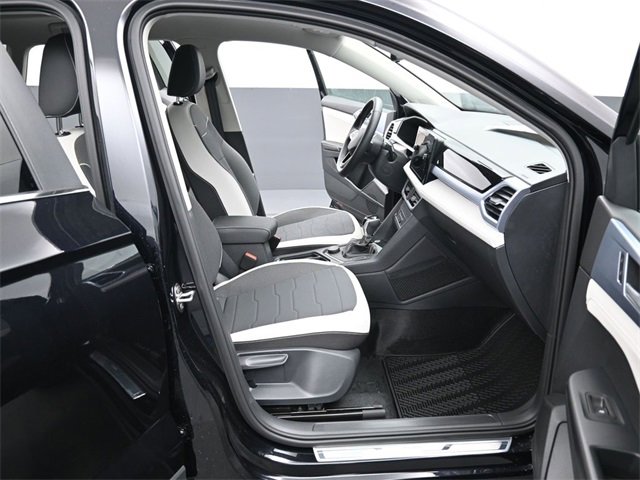 New 2026 Volkswagen Taos SE image 14