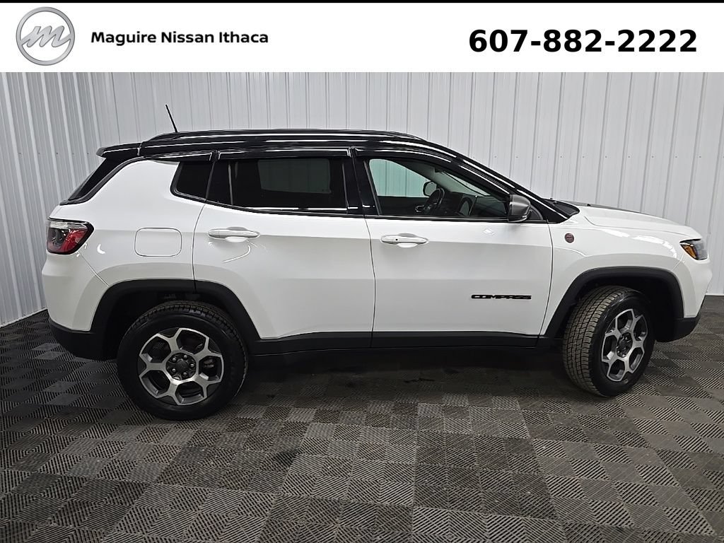 Used 2022 Jeep Compass Trailhawk w/ Trailhawk Convenience Group AWD/4WD image 3