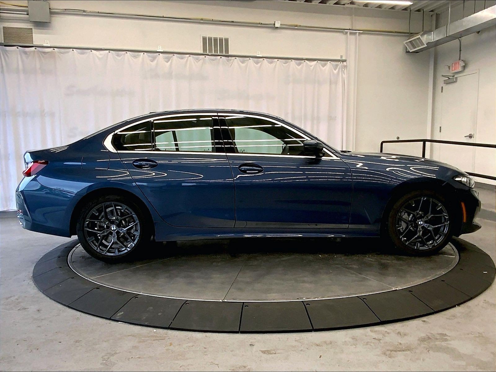 Used 2025 BMW 330i xDrive Sedan w/ M Sport Package AWD/4WD image 8