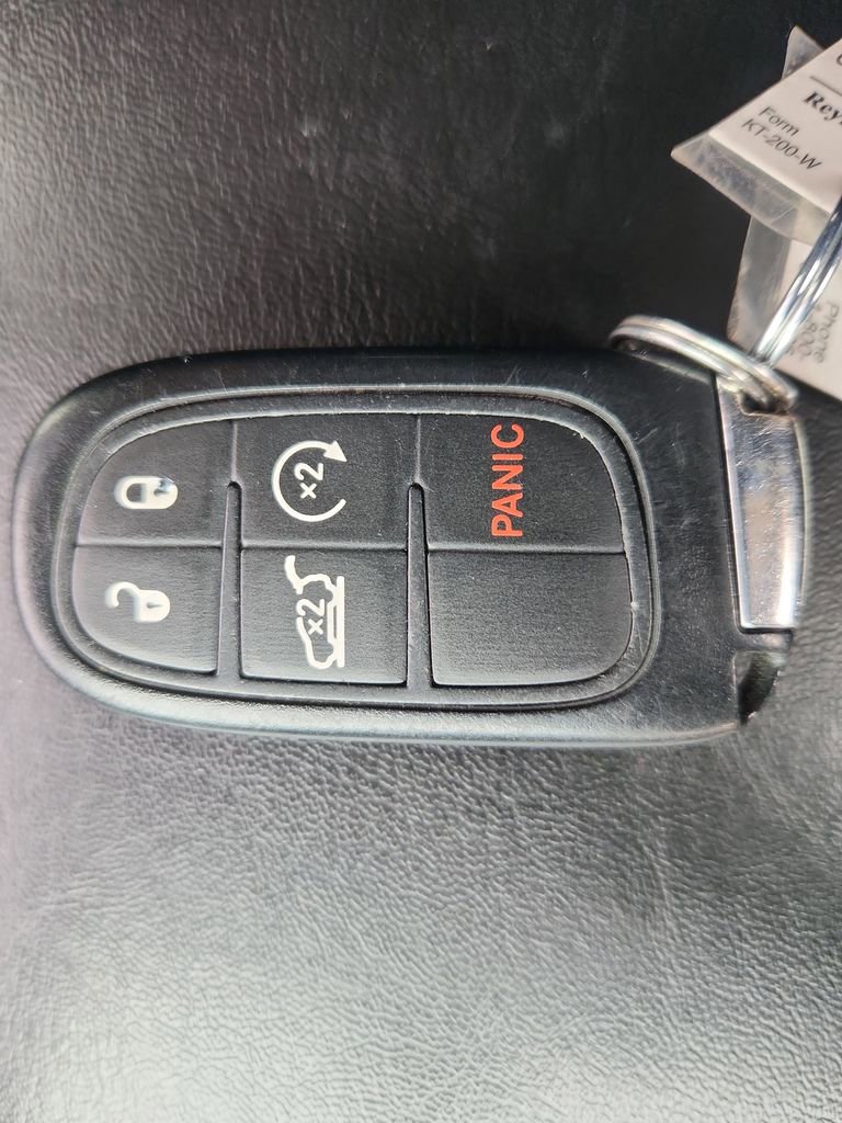 Used 2015 Jeep Cherokee Latitude w/ Comfort/Convenience Group AWD/4WD image 28