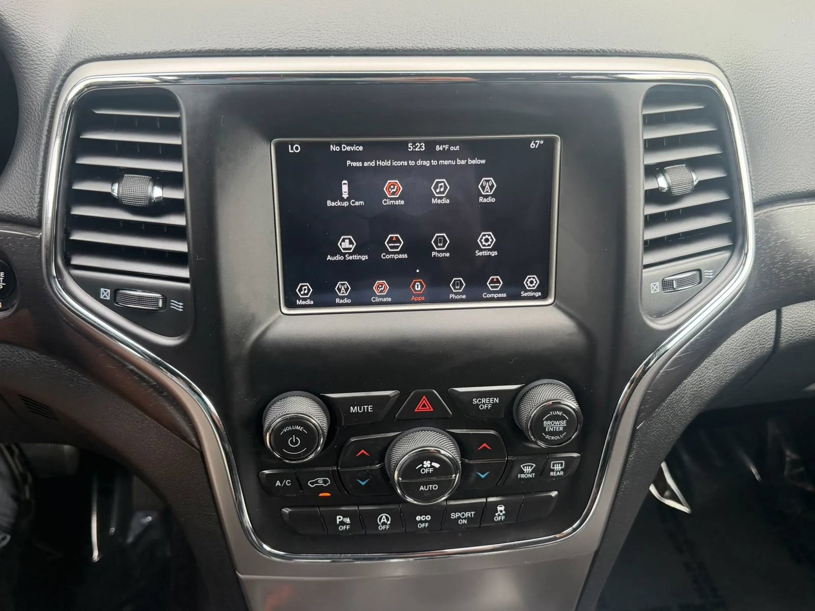Used 2018 Jeep Grand Cherokee Laredo AWD/4WD image 22